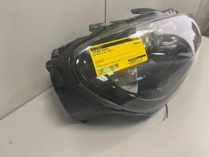 Gebruikte Rechter Koplamp Volkswagen Golf VI (5K1) 2.0 GTD 16V Prijs € 299,99 Margeregeling aangeboden door DVZ Carparts