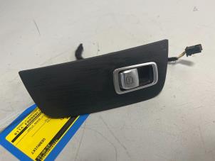 Gebruikte Ruit schakelaar elektrisch Mercedes E AMG (R238) 3.0 E-53 AMG EQ Boost 24V 4-Matic+ Prijs € 20,00 Margeregeling aangeboden door DVZ Carparts
