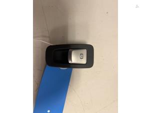 Gebruikte Handrem schakelaar Mercedes C (W205) C-220d 2.0 Turbo 16V Prijs € 27,23 Inclusief btw aangeboden door DVZ Carparts