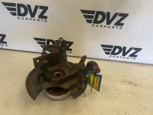 Gebruikte Fusee links-achter Ford Kuga II 1.5 EcoBoost 16V 182 4x4 Prijs € 149,99 Margeregeling aangeboden door DVZ Carparts