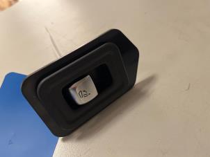 Gebruikte Schakelaar Mercedes E AMG (R238) 3.0 E-53 AMG EQ Boost 24V 4-Matic+ Prijs € 9,99 Margeregeling aangeboden door DVZ Carparts