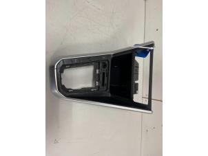 Gebruikte AUX/USB aansluiting Volkswagen Polo VI (AW1) 1.0 TSI 12V Prijs € 74,99 Margeregeling aangeboden door DVZ Carparts