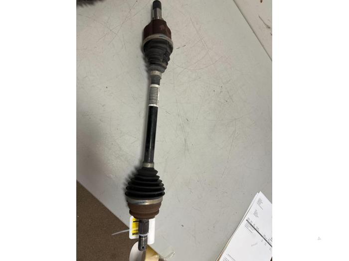 Gebruikte Aandrijfas links-voor Opel Corsa F (UB/UH/UP) 1.2 Turbo 12V 100 Prijs € 54,99 Inclusief btw aangeboden door DVZ Carparts