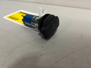 Gebruikte 12 Volt aansluiting Audi RS 3 Sportback (8VA/8VF) 2.5 TFSI 20V Quattro Prijs € 9,99 Margeregeling aangeboden door DVZ Carparts