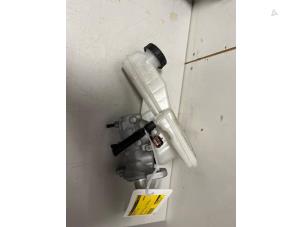 Gebruikte Hoofdremcilinder Peugeot 208 II (UB/UH/UP) 1.2 Vti 12V PureTech 75 Prijs € 99,99 Margeregeling aangeboden door DVZ Carparts