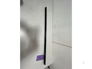 Gebruikte Raamlikker Audi RS 3 Sportback (8YA) 2.5 TFSI 20V Quattro Prijs € 25,00 Margeregeling aangeboden door DVZ Carparts