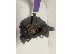 Gebruikte Fusee houder links-voor Ford Fiesta 7 1.1 Ti-VCT 12V 75 Prijs € 69,55 Inclusief btw aangeboden door DVZ Carparts