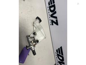 Gebruikte Hoofdremcilinder Hyundai i30 (GDHB5) 1.4 16V Prijs € 49,99 Margeregeling aangeboden door DVZ Carparts