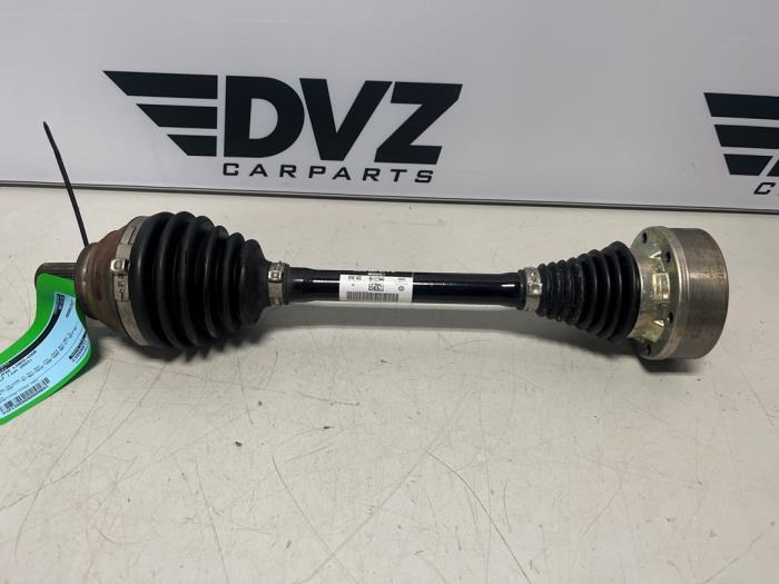 Gebruikte Aandrijfas links-voor Volkswagen Golf VIII (CD1) Prijs € 121,00 Inclusief btw aangeboden door DVZ Carparts