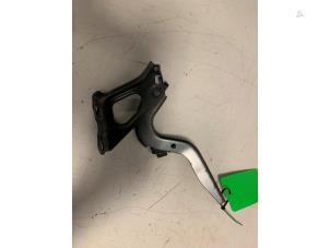 Gebruikte Motorkap Scharnier Toyota RAV4 (A5) Prijs € 19,99 Margeregeling aangeboden door DVZ Carparts