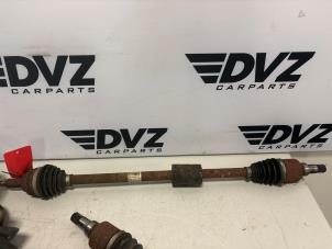 Gebruikte Aandrijfas links-voor Ford Fiesta 7 1.1 Ti-VCT 12V 70 Prijs € 125,00 Margeregeling aangeboden door DVZ Carparts