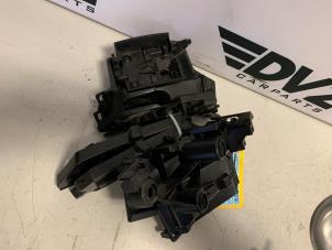 Gebruikte Bumpersteun midden-achter Volkswagen Taigo 1.0 TSI 95 12V Prijs € 24,19 Inclusief btw aangeboden door DVZ Carparts