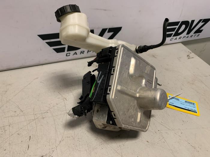 Gebruikte Rembekrachtiger Ford Focus 4 Wagon 1.0 Ti-VCT EcoBoost 12V 125 Prijs € 499,99 Margeregeling aangeboden door DVZ Carparts