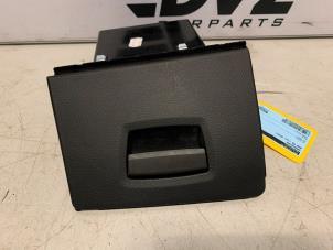 Gebruikte Opbergvak BMW 5 serie (F10) Prijs € 25,00 Margeregeling aangeboden door DVZ Carparts