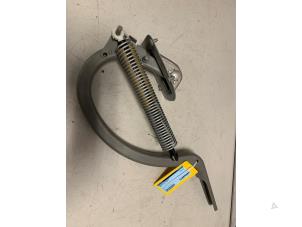 Gebruikte Scharnier Achterklep BMW 5 serie (F10) Prijs € 49,99 Margeregeling aangeboden door DVZ Carparts