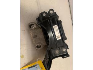 Gebruikte Versnellingsbak Steun Seat Ibiza V (KJB) 1.0 12V Prijs € 19,99 Margeregeling aangeboden door DVZ Carparts