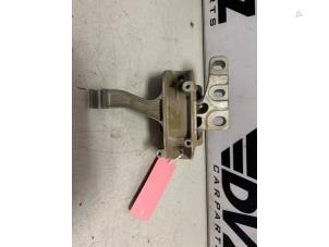 Gebruikte Motorrubber Volkswagen T-Roc I 2.0 TSI 16V 4Motion Prijs € 65,00 Margeregeling aangeboden door DVZ Carparts