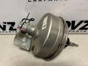 Gebruikte Rembekrachtiger Porsche Macan (95B) 3.6 V6 24V Turbo Prijs € 115,00 Margeregeling aangeboden door DVZ Carparts