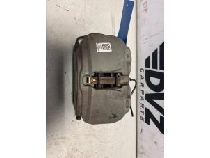 Gebruikte Remklauw (Tang) rechts-voor Audi A4 (B9) 2.0 40 TFSI Mild hybrid 16V Prijs € 90,75 Inclusief btw aangeboden door DVZ Carparts