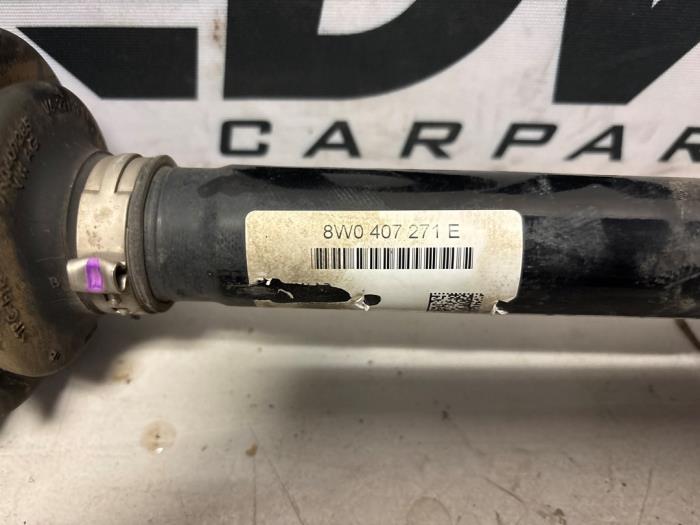 Aandrijfas links-voor van een Audi A4 (B9) 2.0 40 TFSI Mild hybrid 16V 2022