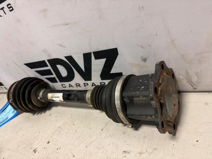 Aandrijfas links-voor van een Audi A4 (B9) 2.0 40 TFSI Mild hybrid 16V 2022