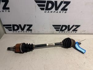 Gebruikte Aandrijfas links-voor Opel Corsa F (UB/UH/UP) 1.2 12V 75 Prijs € 75,00 Margeregeling aangeboden door DVZ Carparts