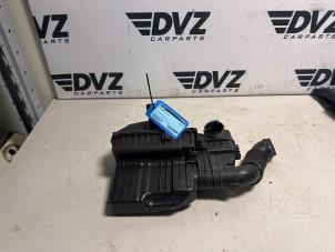 Gebruikte Luchtfilterhuis Opel Corsa F (UB/UH/UP) 1.2 12V 75 Prijs € 19,99 Margeregeling aangeboden door DVZ Carparts