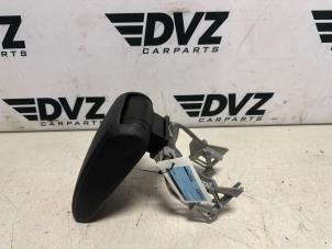 Gebruikte Armleuning Audi Q3 (F3B) Prijs € 108,84 Inclusief btw aangeboden door DVZ Carparts
