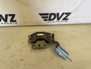 Gebruikte Versnellingsbak Steun Volkswagen Polo VI (AW1) 1.0 12V BlueMotion Technology Prijs € 19,00 Margeregeling aangeboden door DVZ Carparts