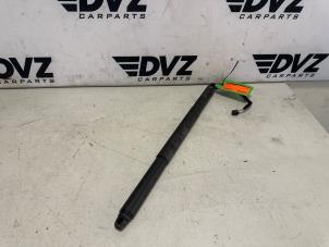 Gebruikte Gasveer rechts-achter Skoda Kamiq 1.0 TSI 12V Prijs € 180,00 Inclusief btw aangeboden door DVZ Carparts