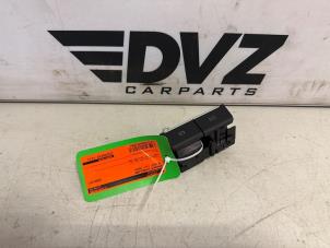 Gebruikte Handrem schakelaar Volkswagen Golf VIII Variant (GC5) 2.0 TDI BlueMotion 16V Prijs € 17,50 Inclusief btw aangeboden door DVZ Carparts