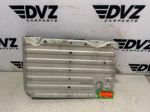 Gebruikte Beschermplaat bodem Volkswagen Multivan T7 1.4 eHybrid 16V Prijs € 90,74 Inclusief btw aangeboden door DVZ Carparts