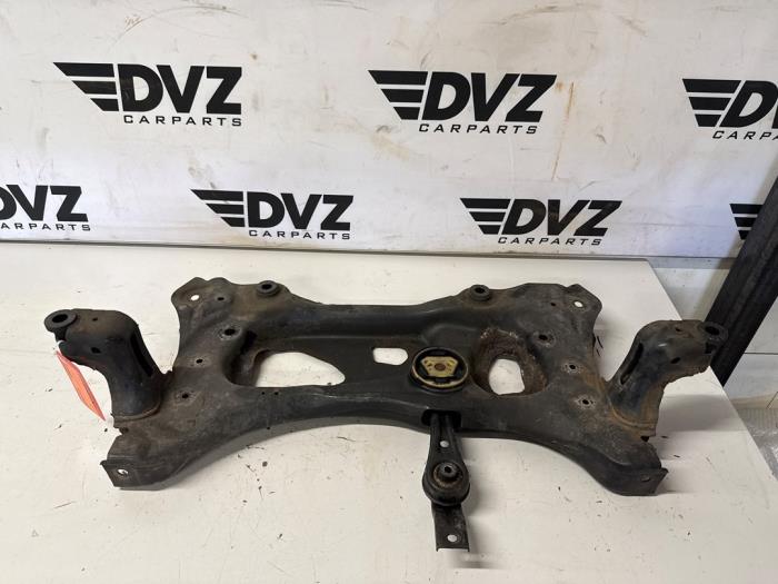 Subframe van een Volkswagen Golf VII (AUA) 1.5 TSI Evo BMT 16V 2017