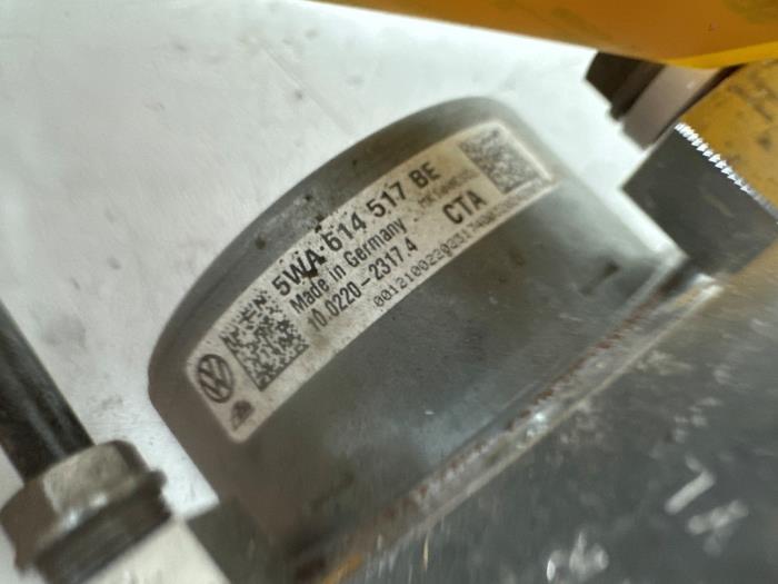 ABS Pomp van een Seat Leon (KLB) 1.5 TSI 16V 2021