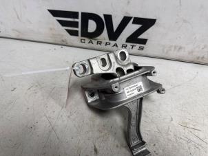 Gebruikte Motorsteun Volkswagen Golf VIII (CD1) 2.0 TDI BlueMotion 16V Prijs € 54,45 Inclusief btw aangeboden door DVZ Carparts