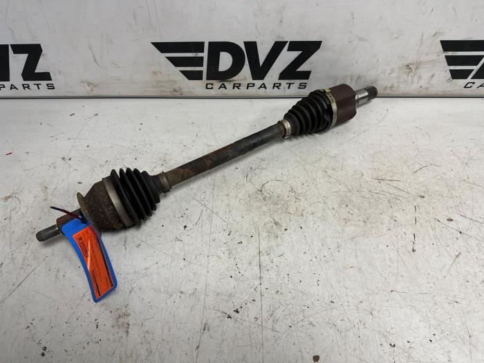 Gebruikte Aandrijfas links-voor Volkswagen Polo VI (AW1) 1.0 MPI 12V Prijs € 135,00 Inclusief btw aangeboden door DVZ Carparts