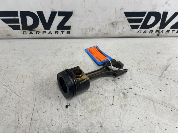 Gebruikte Zuiger Volkswagen Golf VII (AUA) 1.6 TDI BlueMotion 16V Prijs € 59,99 Margeregeling aangeboden door DVZ Carparts