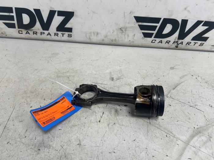 Gebruikte Zuiger Volkswagen Golf VII (AUA) 1.6 TDI BlueMotion 16V Prijs € 59,99 Margeregeling aangeboden door DVZ Carparts