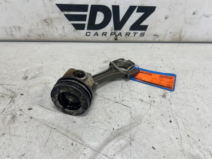 Gebruikte Zuiger Volkswagen Golf VII (AUA) 1.6 TDI BlueMotion 16V Prijs € 59,99 Margeregeling aangeboden door DVZ Carparts