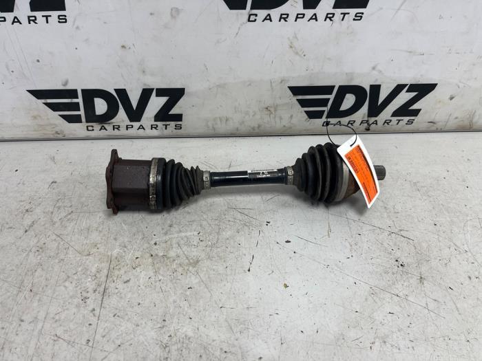 Gebruikte Aandrijfas links-voor Skoda Octavia Combi (5EAC) 2.0 TDI RS 16V Prijs € 49,99 Margeregeling aangeboden door DVZ Carparts