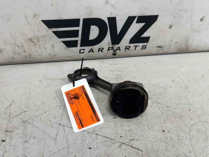 Gebruikte Drijfstang Volkswagen Polo VI (AW1) 1.0 TSI 12V Prijs € 74,99 Margeregeling aangeboden door DVZ Carparts