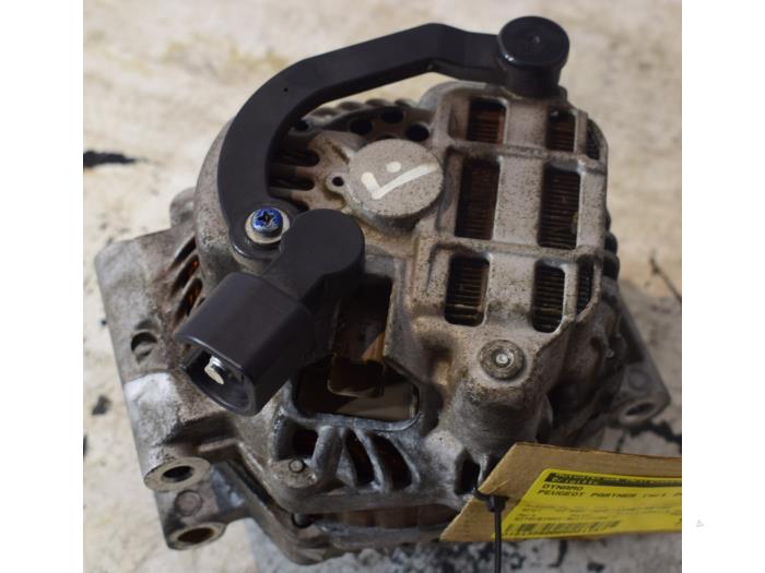 Dynamo van een Peugeot Partner Tepee (7A/B/C/D/E/F/G/J/P/S) 1.6 VTi 95 16V Phase 2 2014