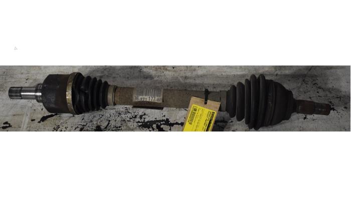 Gebruikte Aandrijfas links-voor Peugeot Partner Tepee (7A/B/C/D/E/F/G/J/P/S) 1.6 VTi 95 16V Phase 2 Prijs € 36,30 Inclusief btw aangeboden door Autoafbraak Meiresonne