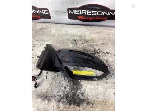 Gebruikte Buitenspiegel rechts Opel Corsa F (UB/UH/UP) 1.2 12V 75 Prijs € 121,00 Inclusief btw aangeboden door Autoafbraak Meiresonne