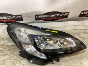 Gebruikte Rechter Koplamp Opel Corsa E 1.4 16V Prijs € 205,70 Inclusief btw aangeboden door Autoafbraak Meiresonne