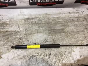 Gebruikte Kofferdekseldemper rechts-achter Peugeot Partner Tepee (7A/B/C/D/E/F/G/J/P/S) 1.6 HDi,Blue HDi 75 Prijs € 30,25 Inclusief btw aangeboden door Autoafbraak Meiresonne