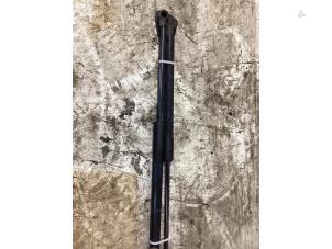 Gebruikte Gasdemperset Kofferdeksel Toyota Yaris III (P13) 1.0 12V VVT-i Prijs € 36,30 Inclusief btw aangeboden door Autoafbraak Meiresonne