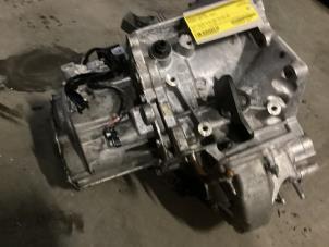 Gebruikte Versnellingsbak Peugeot 208 II (UB/UH/UP) 1.2 Vti 12V PureTech 100 Prijs € 847,00 Inclusief btw aangeboden door Autoafbraak Meiresonne