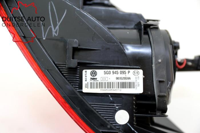 Achterlicht links van een Volkswagen Golf VII (AUA) 1.4 TSI 16V 2016