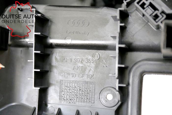 Zekeringkast van een Audi A6 Avant (C6) 2.0 TDI 16V 2010